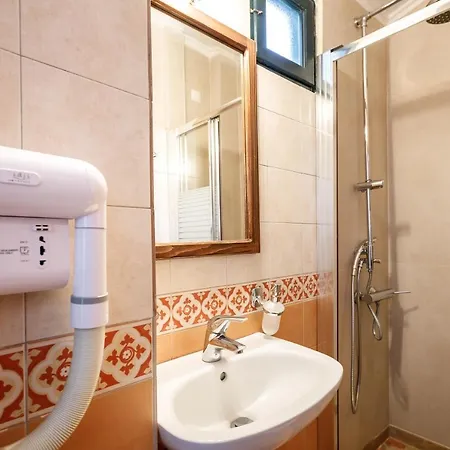 Kapodistrias 3*